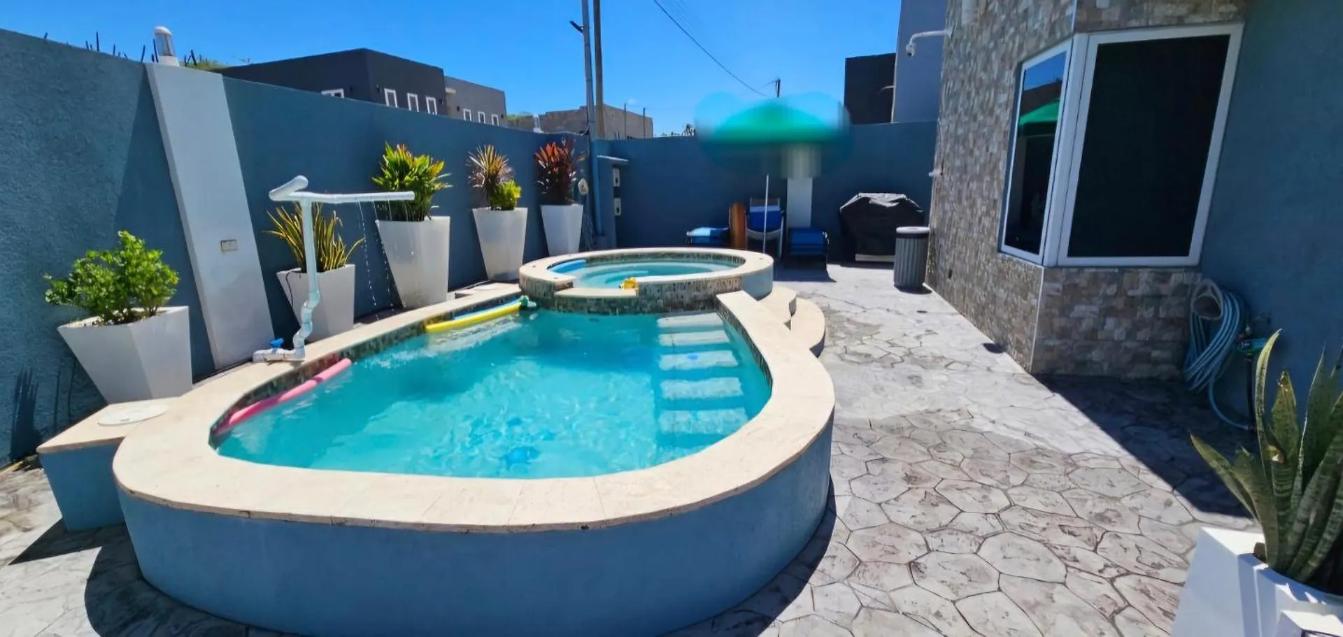 Contacts de Your Private Paradise Close By The Beach!